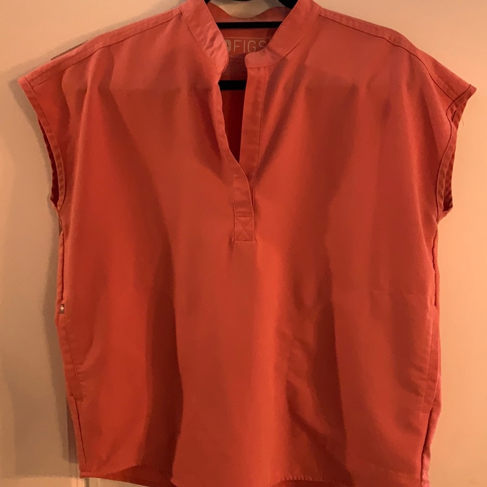 Fig scrub top